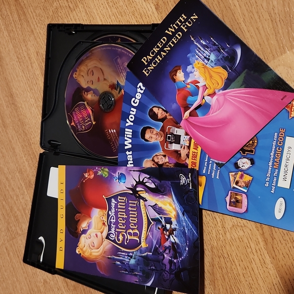 Snow White and the Seven Dwarfs, Sleeping Beauty and 191 Dalmatians Platinum DVD - Picture 5 of 7